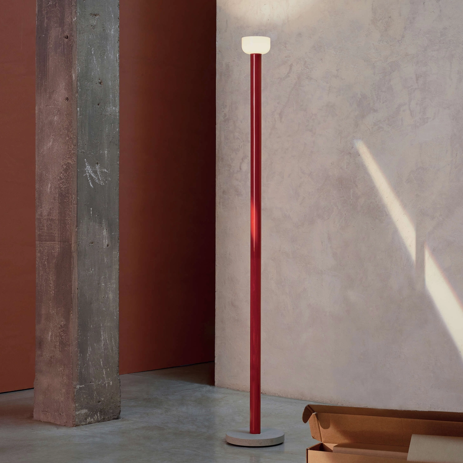 Lampada da terra Flos Bellhop Floor Rosso Mattone