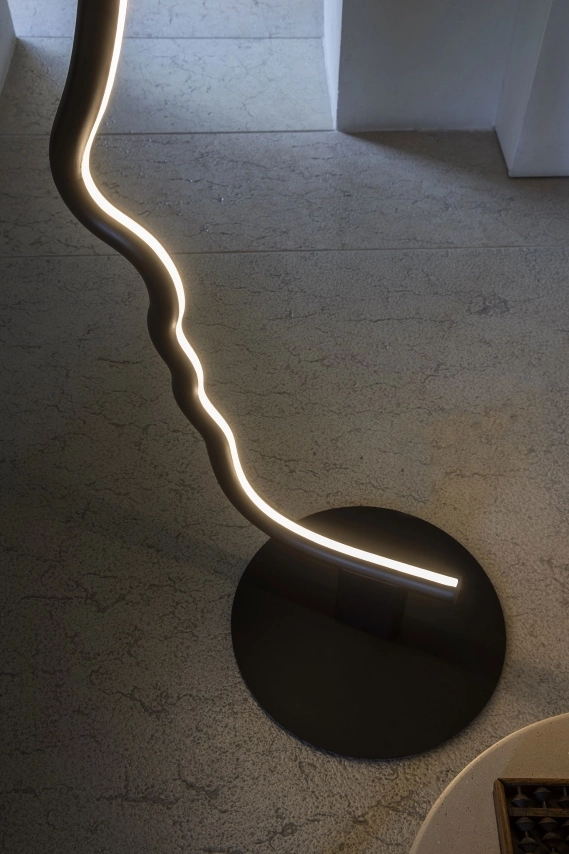 Mogg Floor Lamp Vis a Vis Wood Black