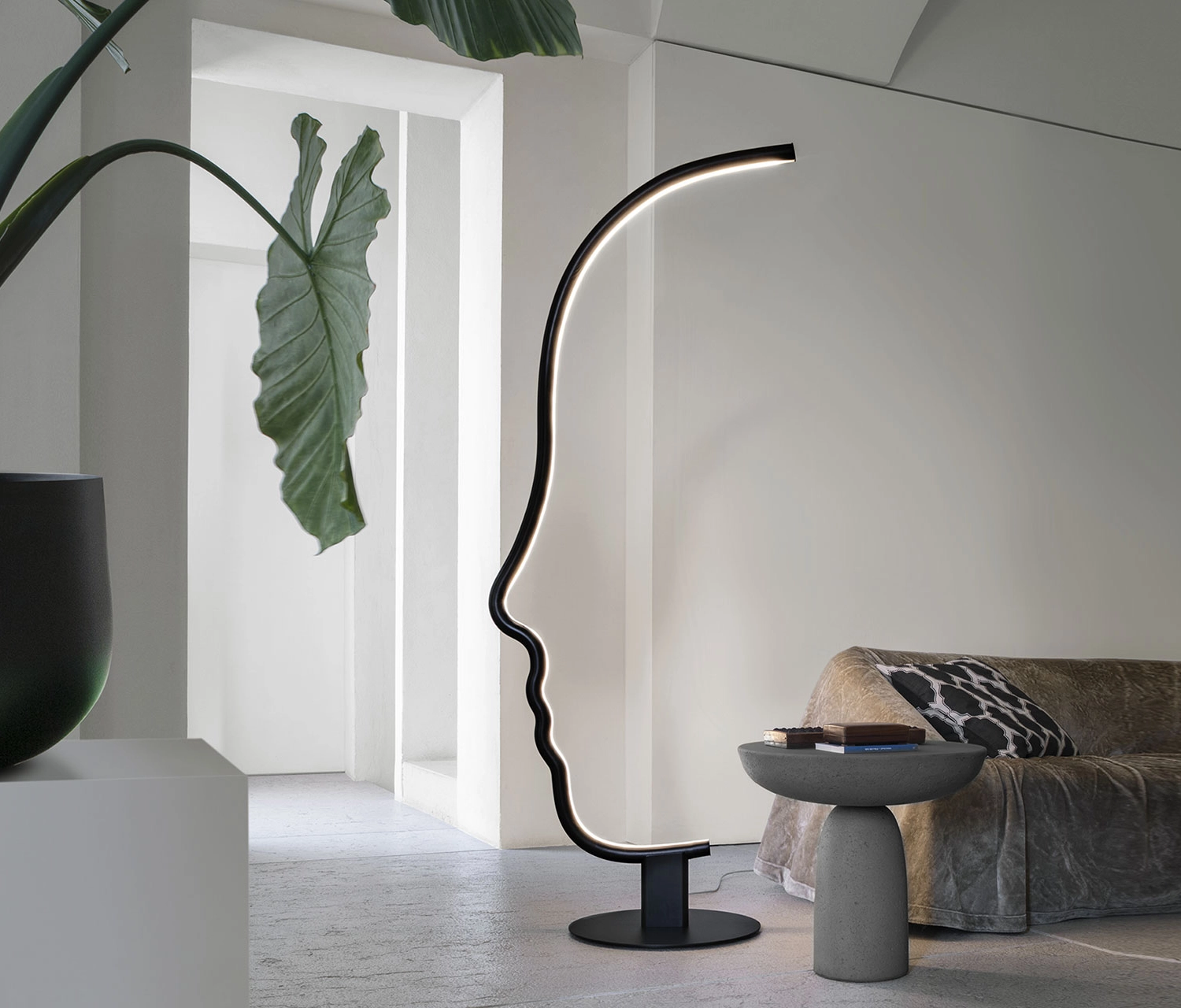 Mogg Floor Lamp Vis a Vis Wood Black