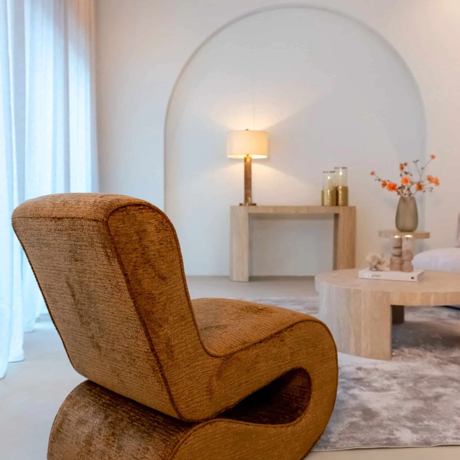 Richmond Interiors Alexander Jones Beige Coffee Table (Biltmore) Ø100 – Travertine