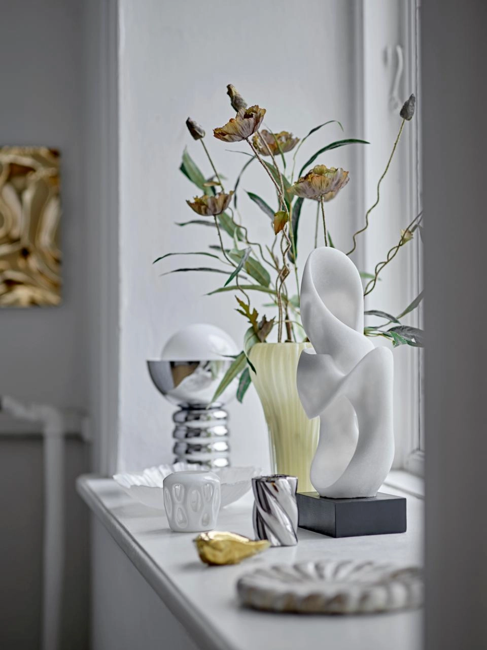 Bloomingville Alistair Decorative Sculpture – White Polyresin