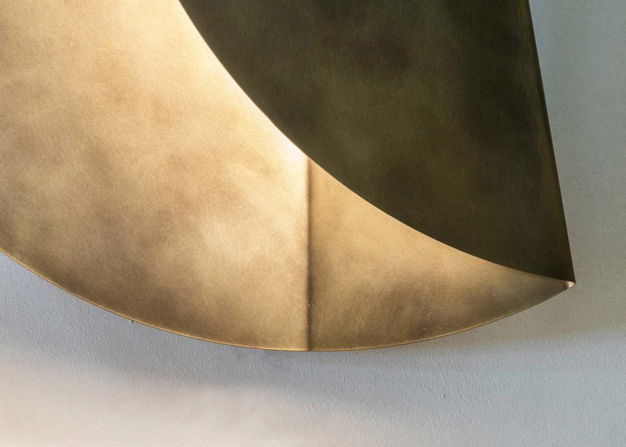 Mogg Lampada da Parete in Metallo Plier Tonda – Oro Delabrè