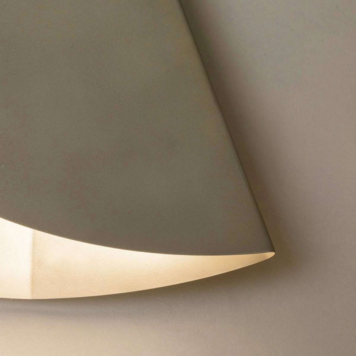 ogg Lampa Ścienna Owalna z Metalu Plier – Wykończenie Oyster Delabré