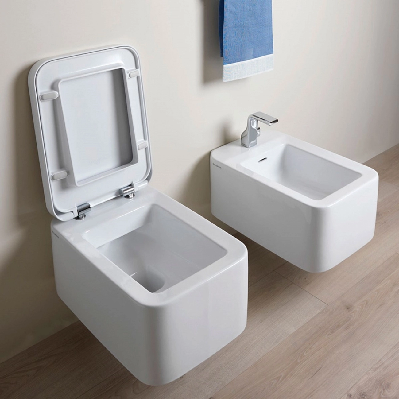 Bidet zawieszony Flaminia Nile Metaliczny lśniący Platynowy