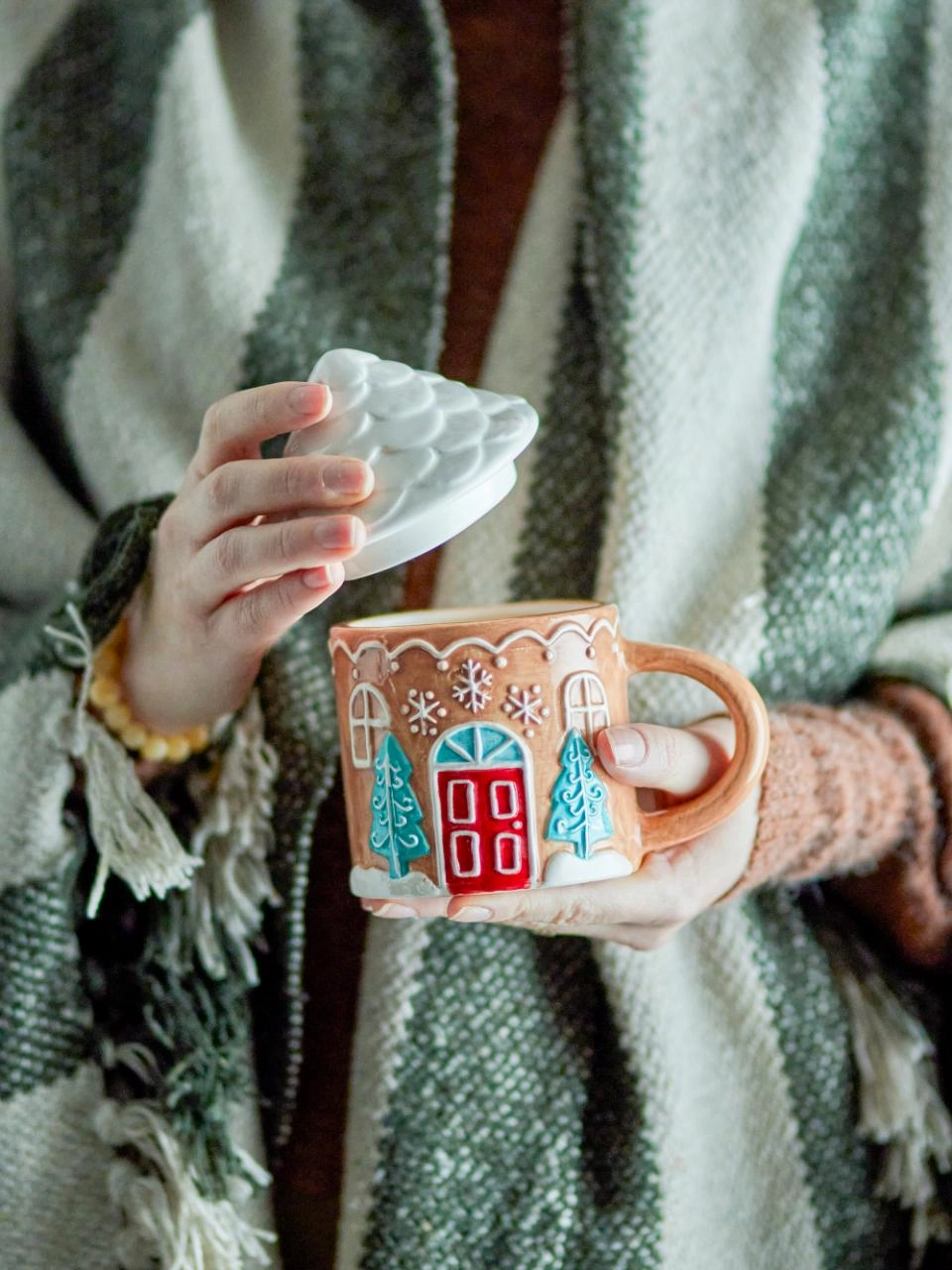 Gingerbread House Mug with Lid Bloomingville Ginnie Stoneware