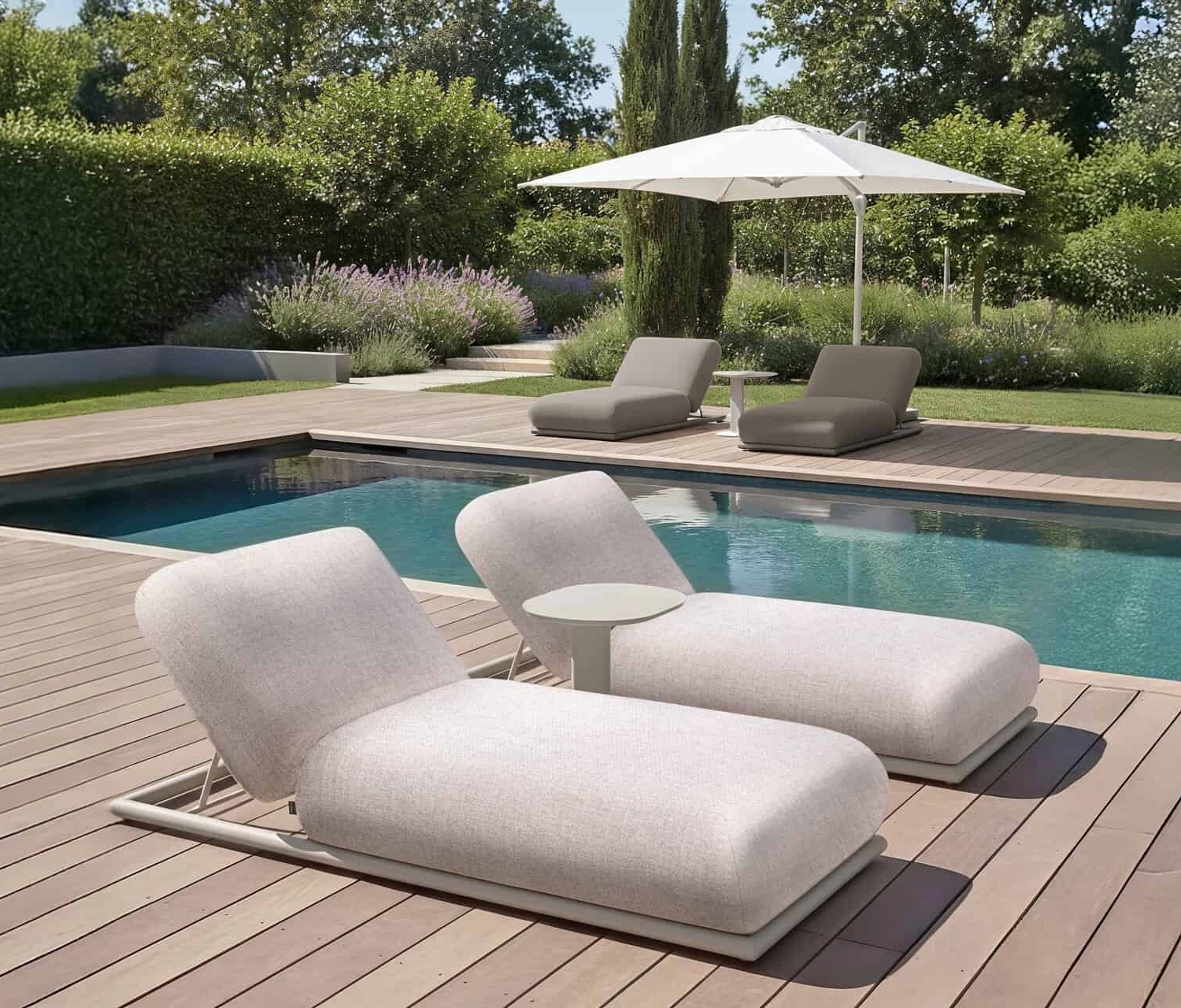 Richmond Interiors Outdoor End Table Quinn - Light Beige