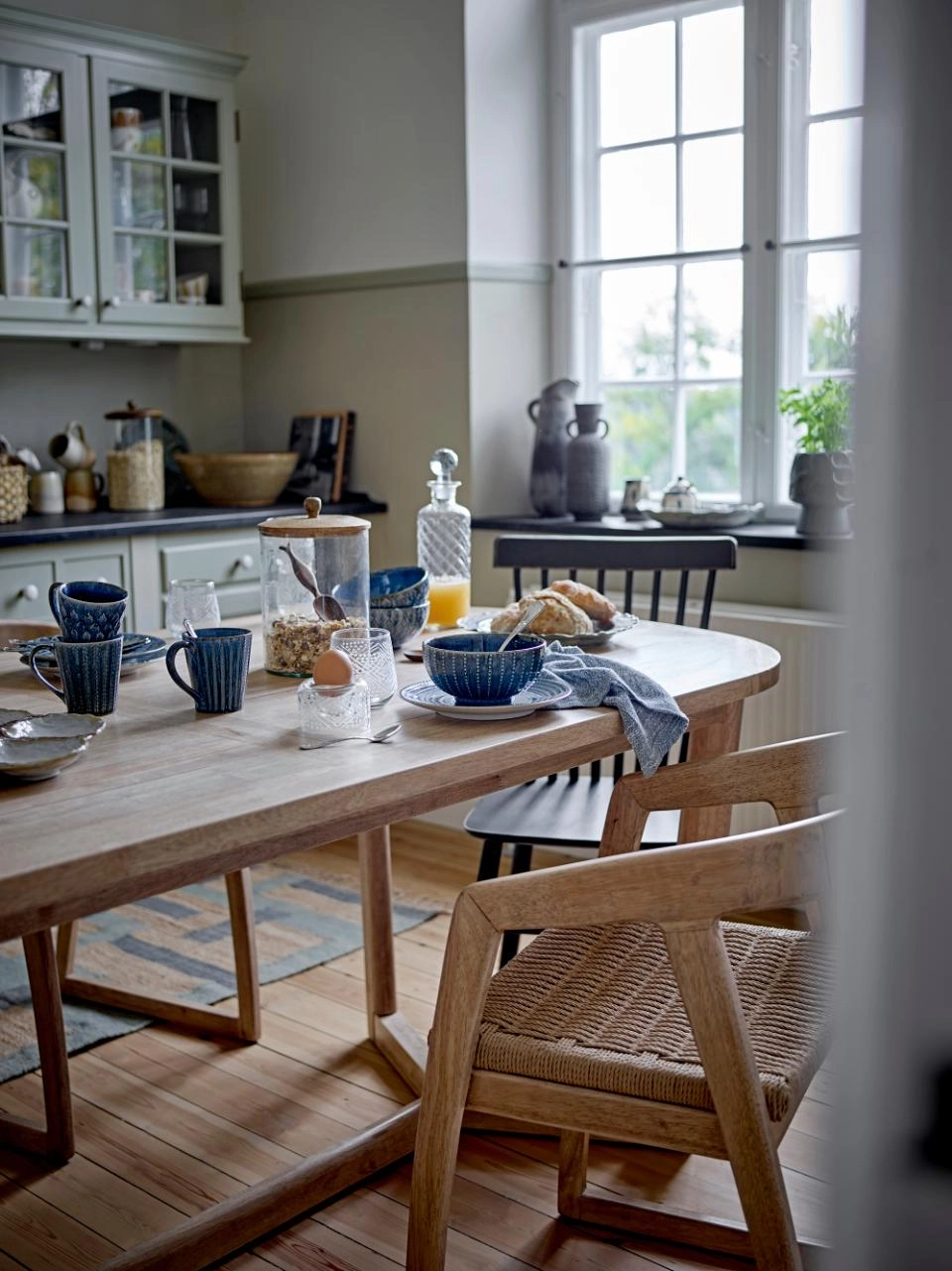 Bloomingville Sedia da Pranzo Serrone - Legno di Caucciù con Seduta Intrecciata
