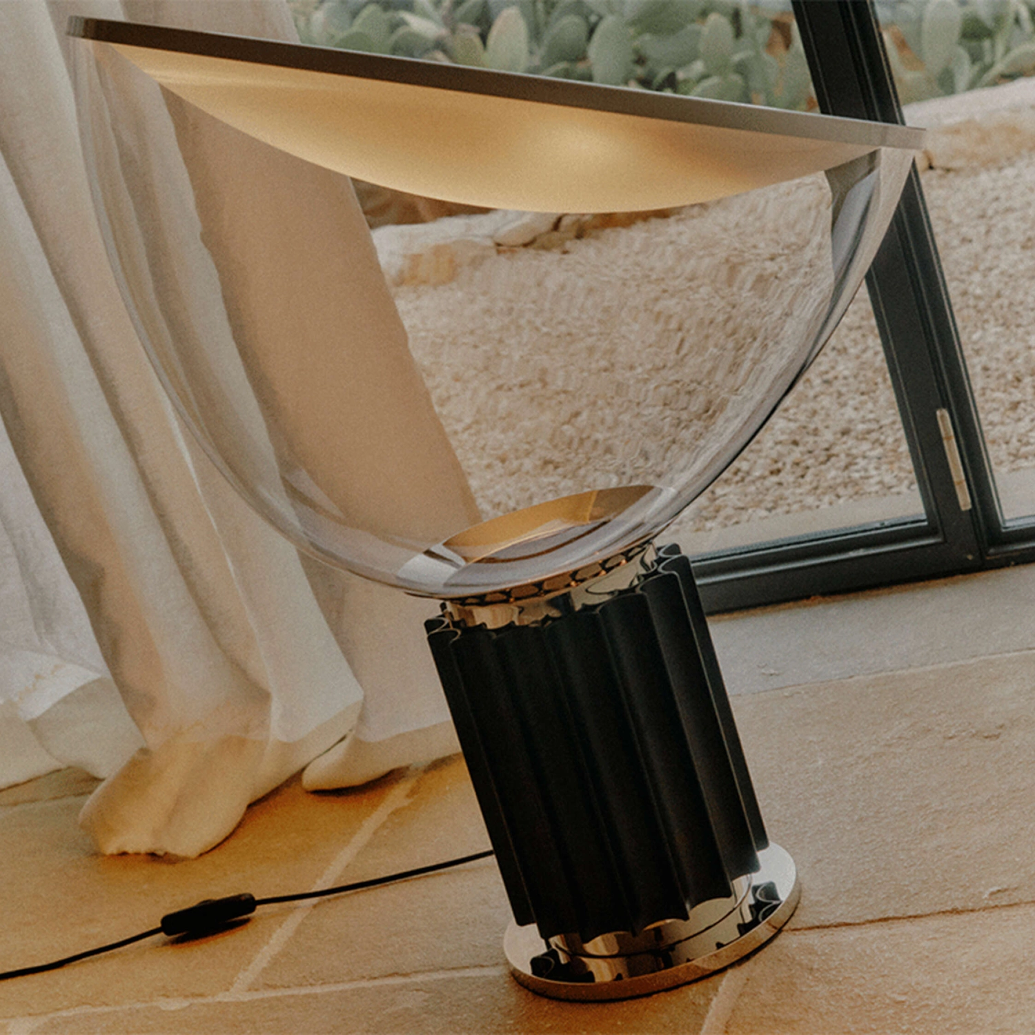 Lampada da tavolo Flos Taccia Nero