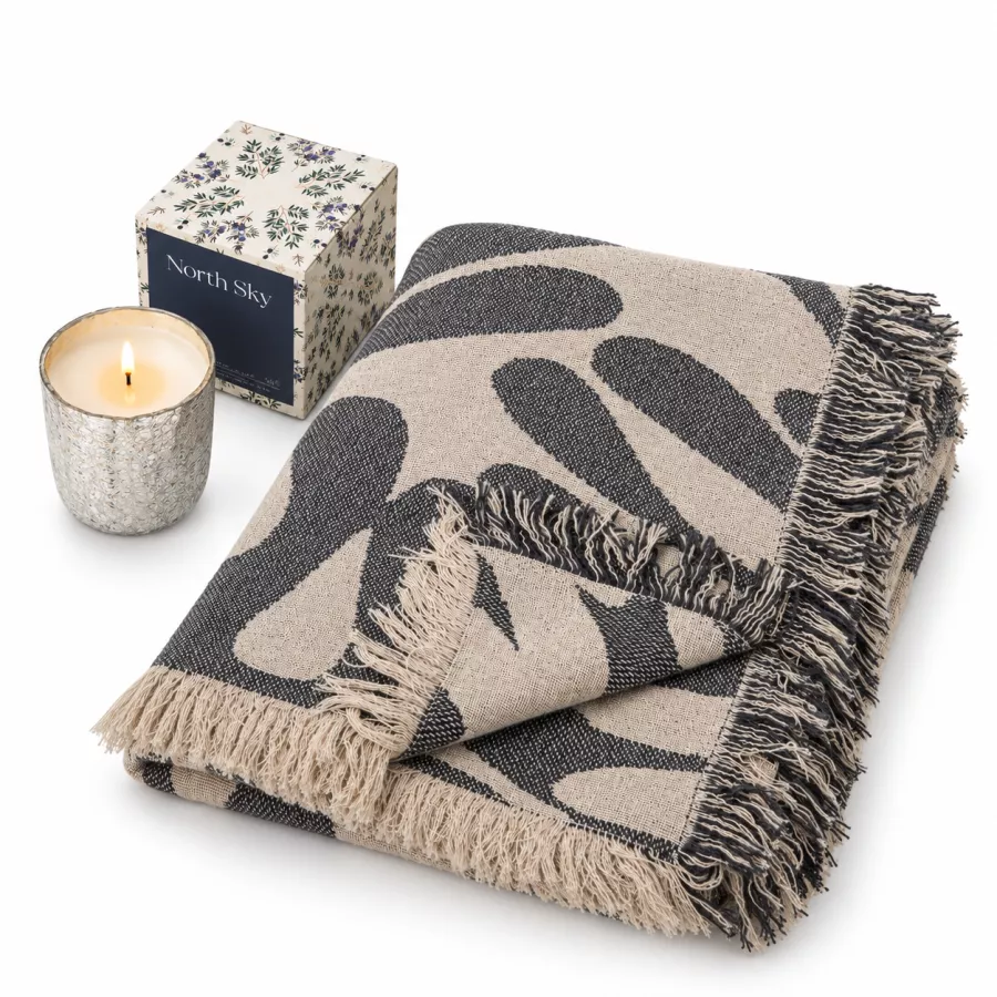 Set Regalo Relax sul Divano: Plaid in Cotone e Candela Profumata